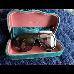 Authentic Gucci sunglasses with case, dust bag and cleaning cloth.